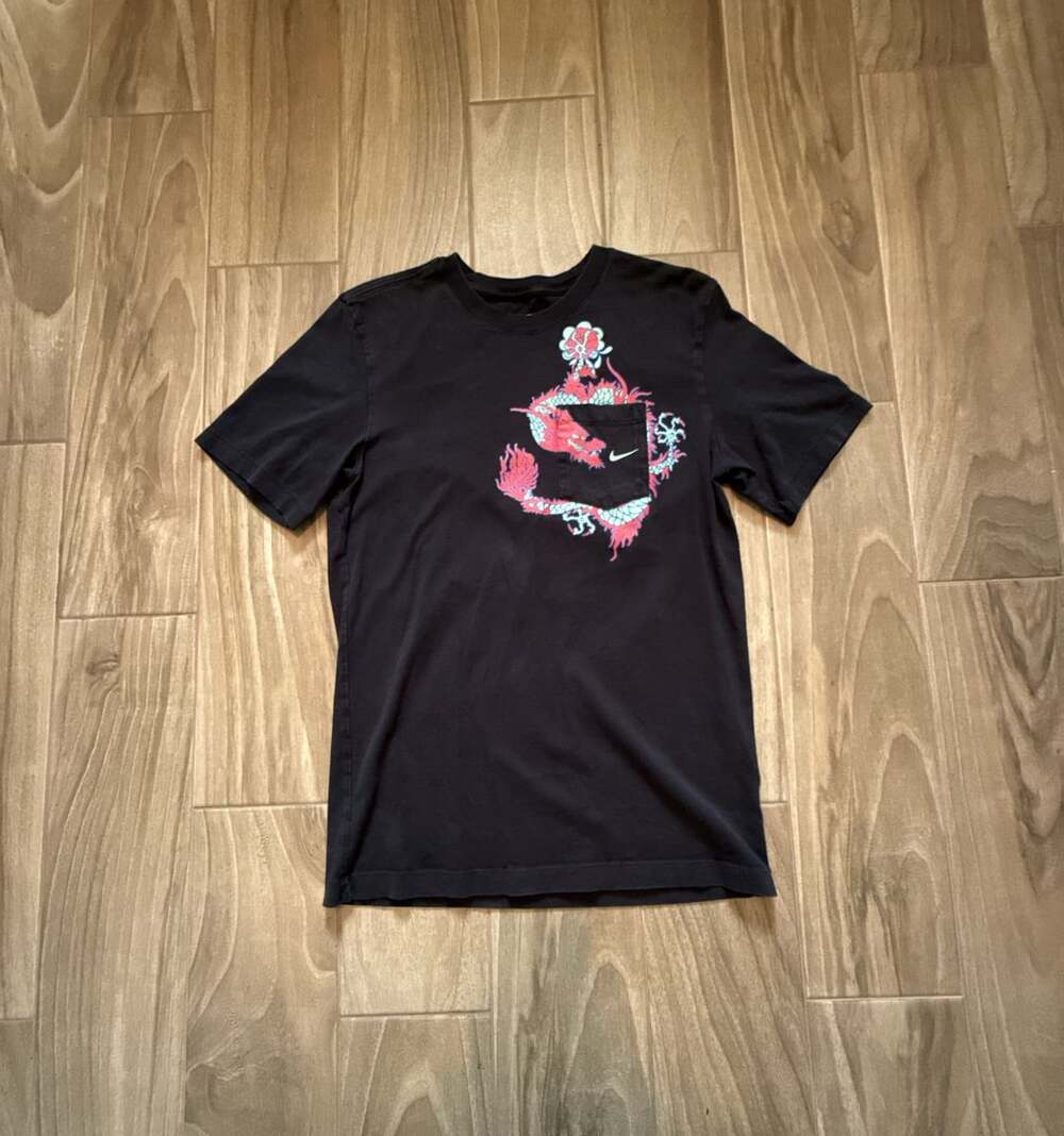 Nike Dragon Graphic Pocket Black T-Shirt